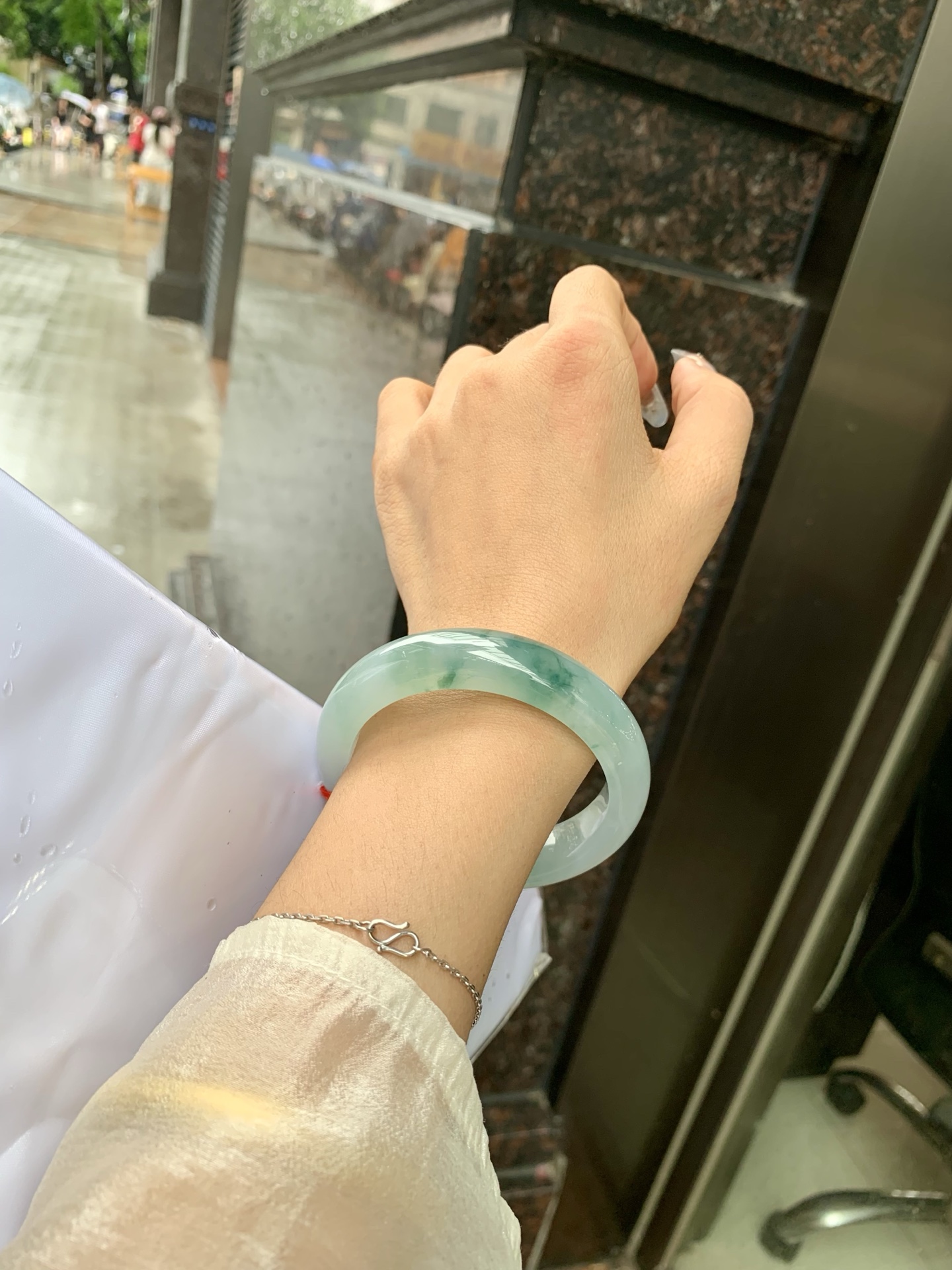 冰飘花正圈 54.6-8.7-13.3 0519-N766 打灯细纹，底妆冰润细腻，冰底中开出了朵朵蓝花，飘花灵动飘逸，勾勒出一幅唯美诗意的山水意境画，古典优雅又秀气