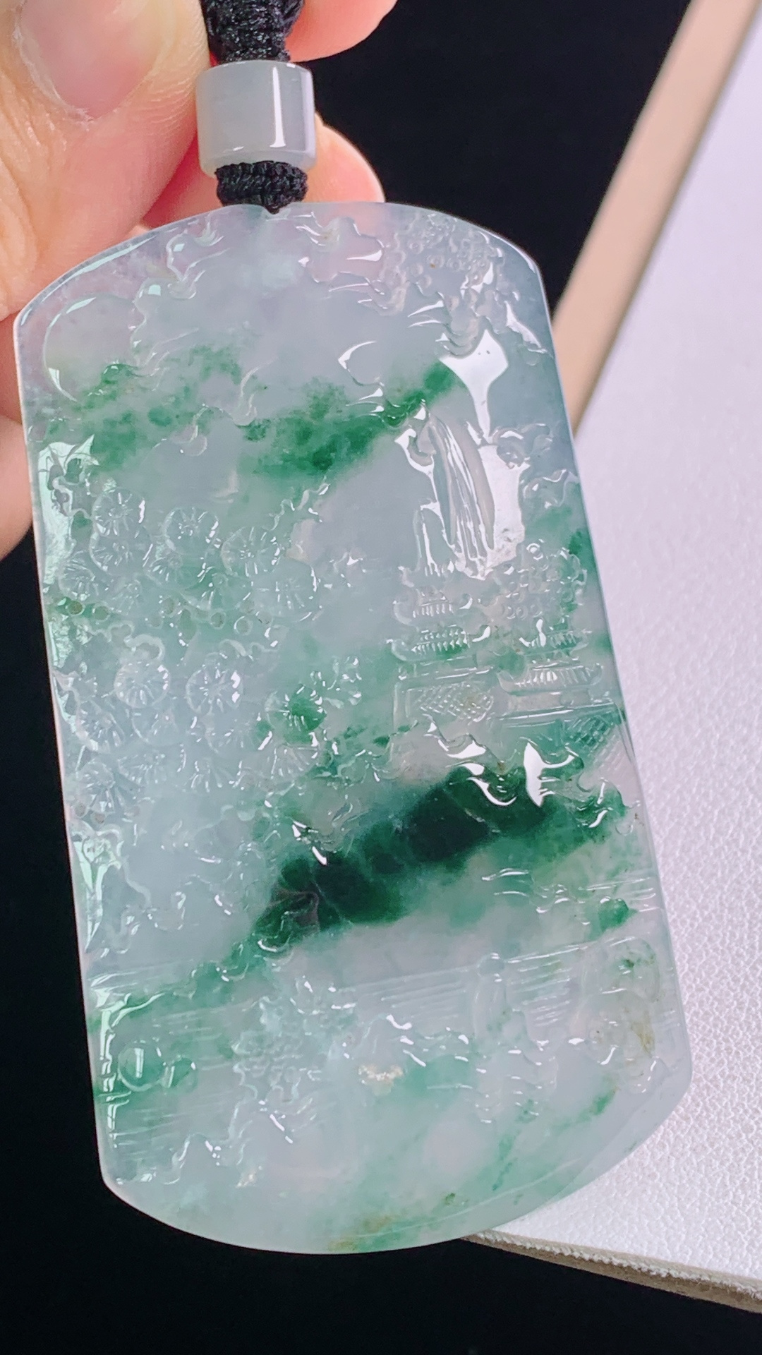 冰飘花山水牌，花色灵动，底子细腻，无裂，尺寸:76.0-67.6-38.7-6.6mm 17