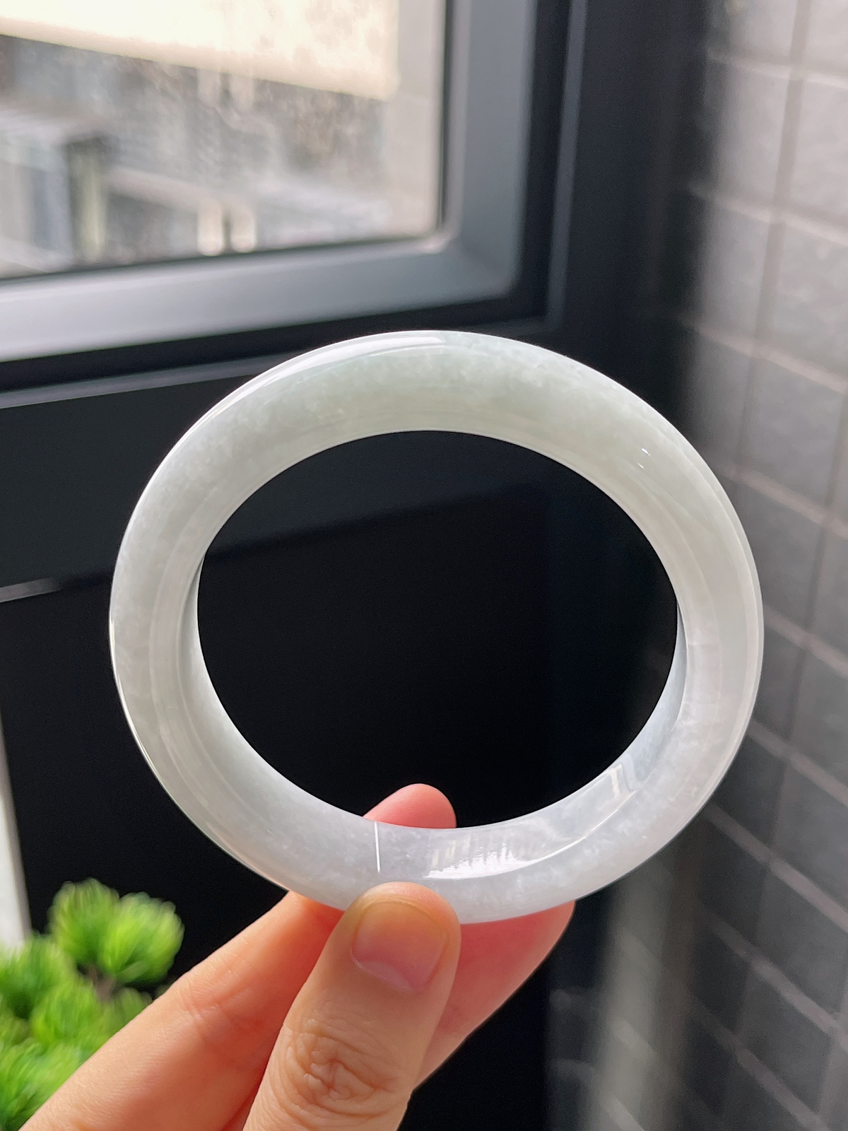 正圈58.9圈口，翡翠糯化种白色手镯