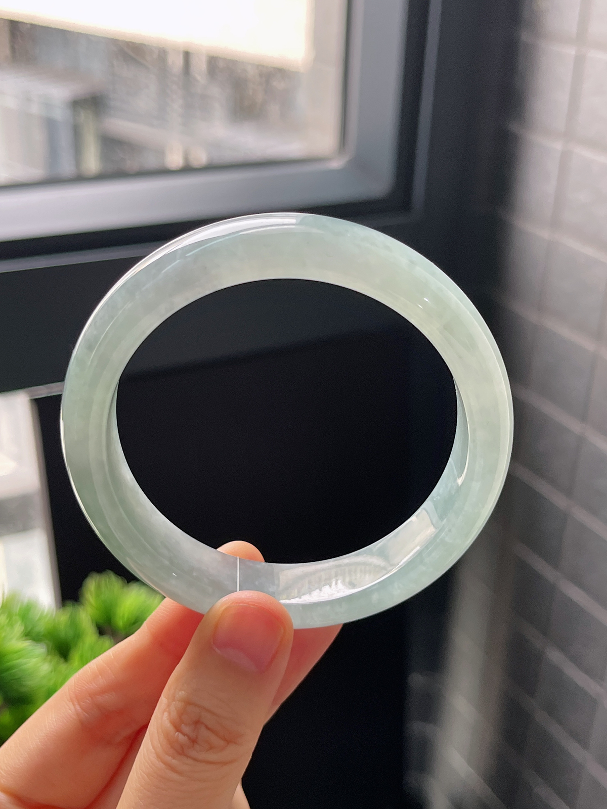 正圈57圈口，翡翠冰糯种淡蓝色手镯