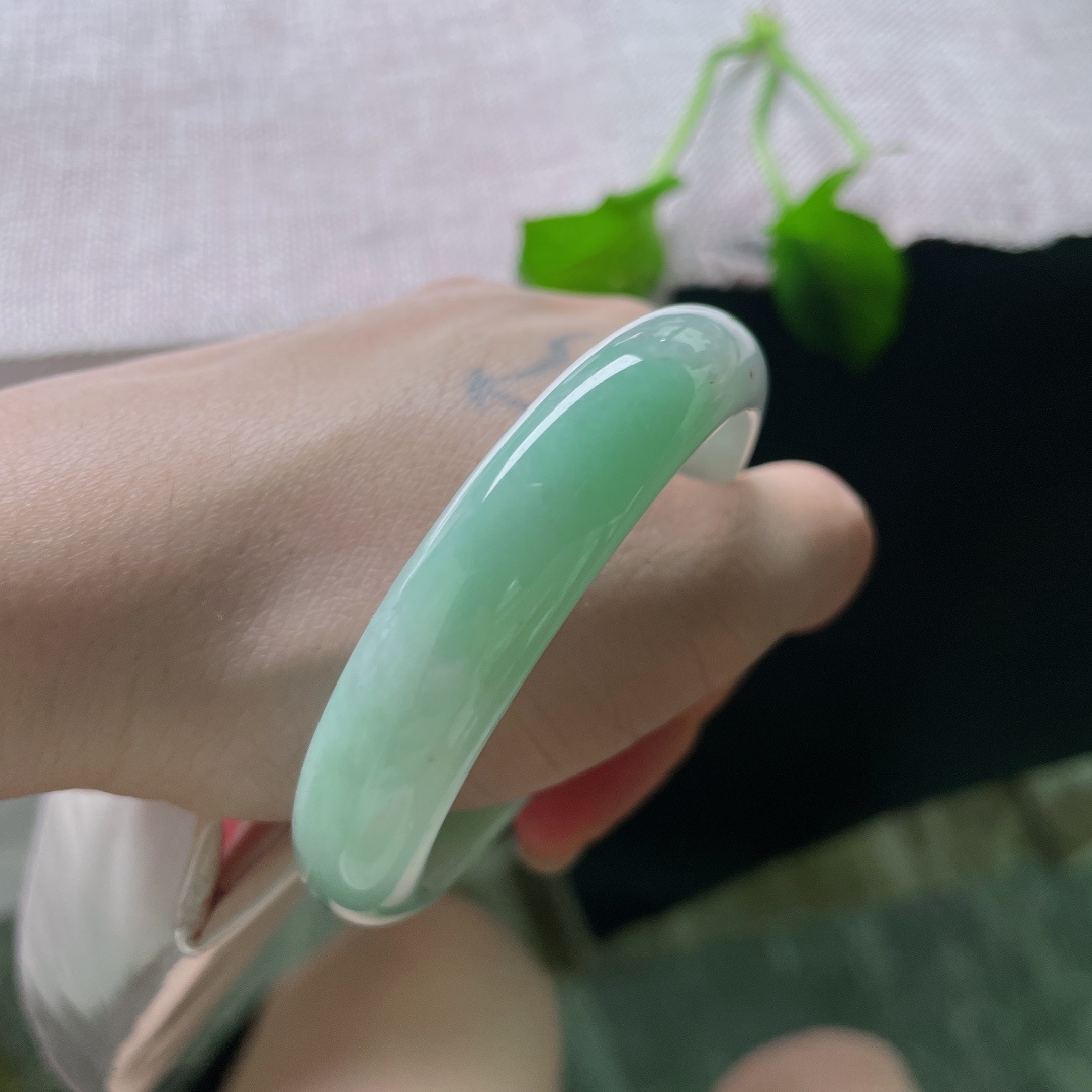 53.6/12.2/6.6，浅绿底正圈，如初春的新芽，清新淡雅，显气质，有纹，ss52232a
