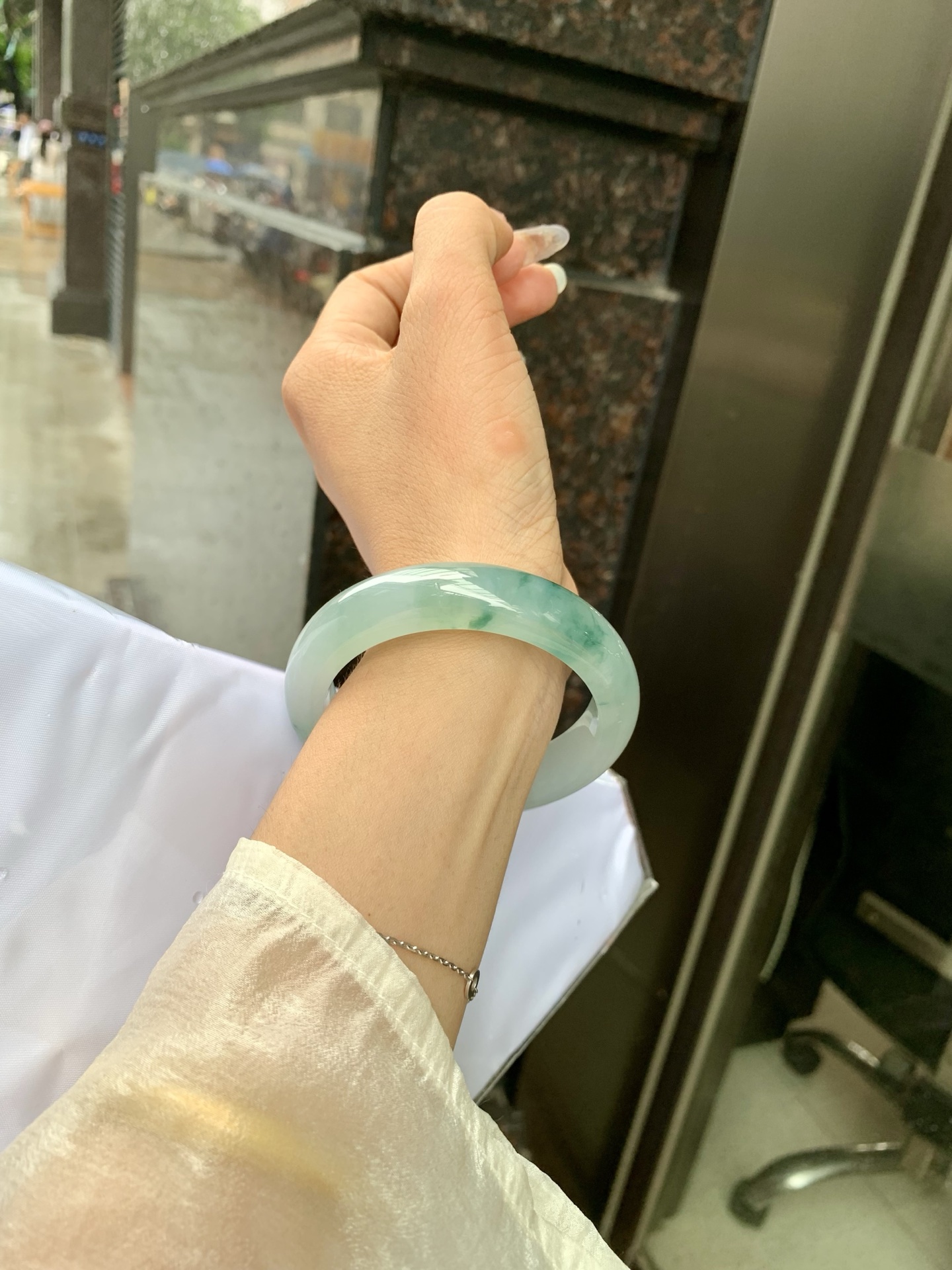 冰飘花正圈 54.6-8.7-13.3 0519-N766 打灯细纹，底妆冰润细腻，冰底中开出了朵朵蓝花，飘花灵动飘逸，勾勒出一幅唯美诗意的山水意境画，古典优雅又秀气