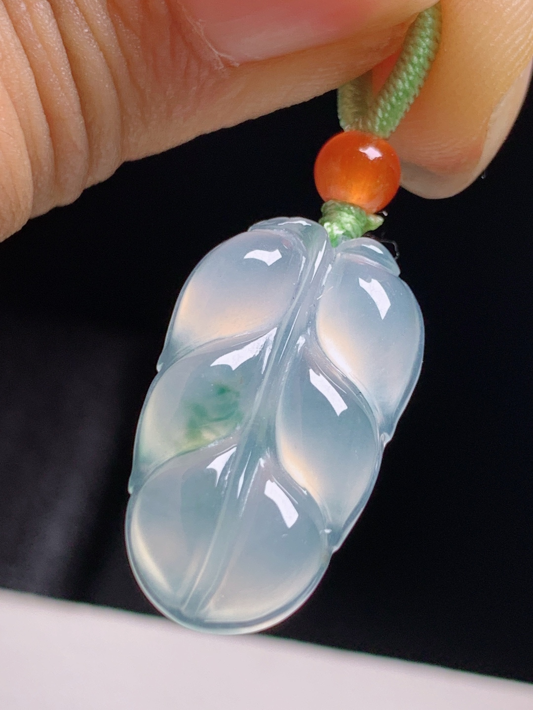 冰种飘花树叶，灵动飘逸，冰感十足，金枝玉叶