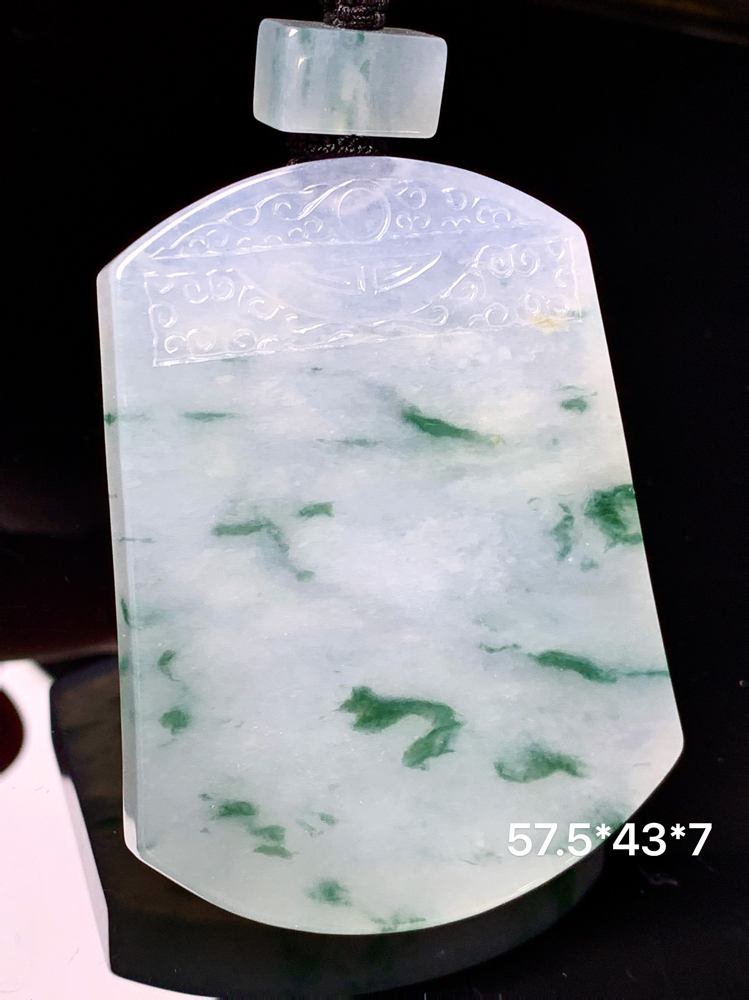 飘绿无事牌吊坠 玉质细腻 色泽艳丽清新 水润亮眼 整体尺寸57.5*43*7 L1