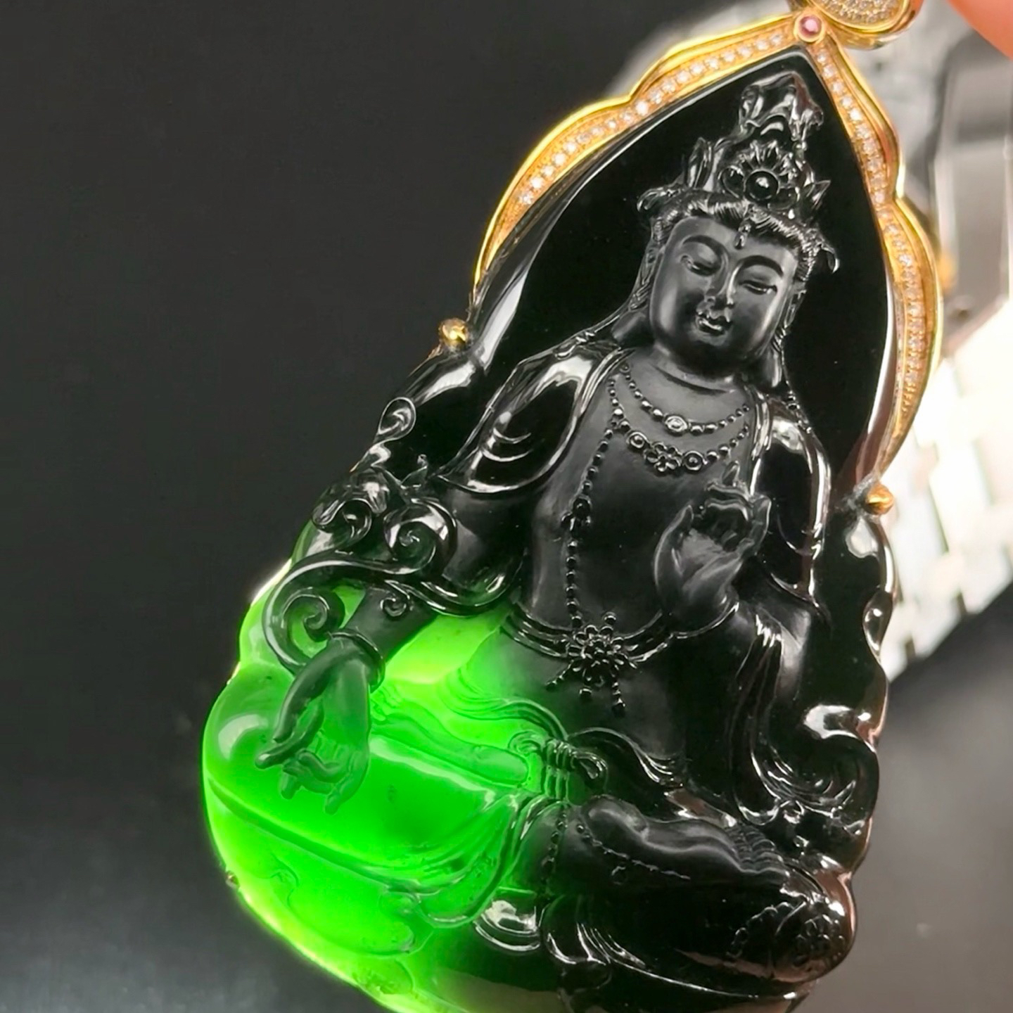精品18k墨翠观音 种好色正 黑度极好 打灯通透 油性十足 尺寸77.1