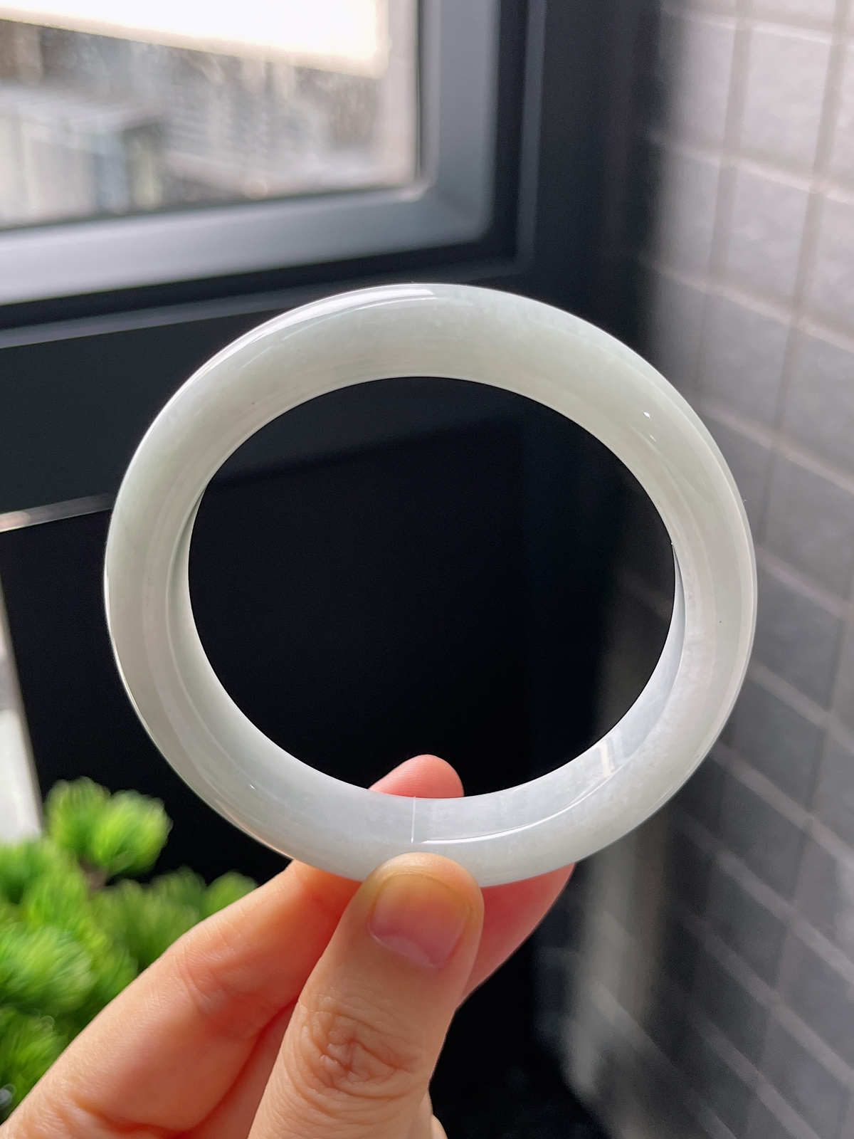 正圈57圈口，翡翠糯化种白色手镯