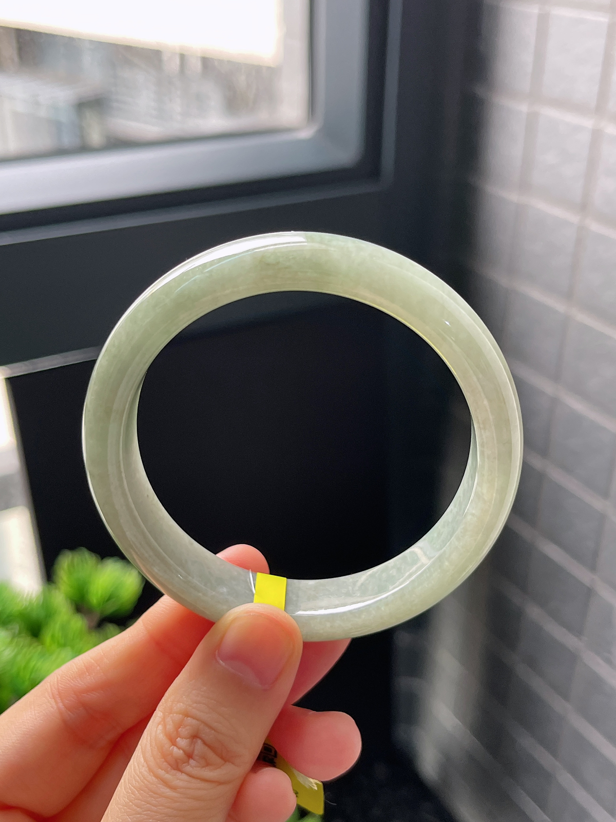 正圈54.2圈口，翡翠糯化种淡绿色手镯