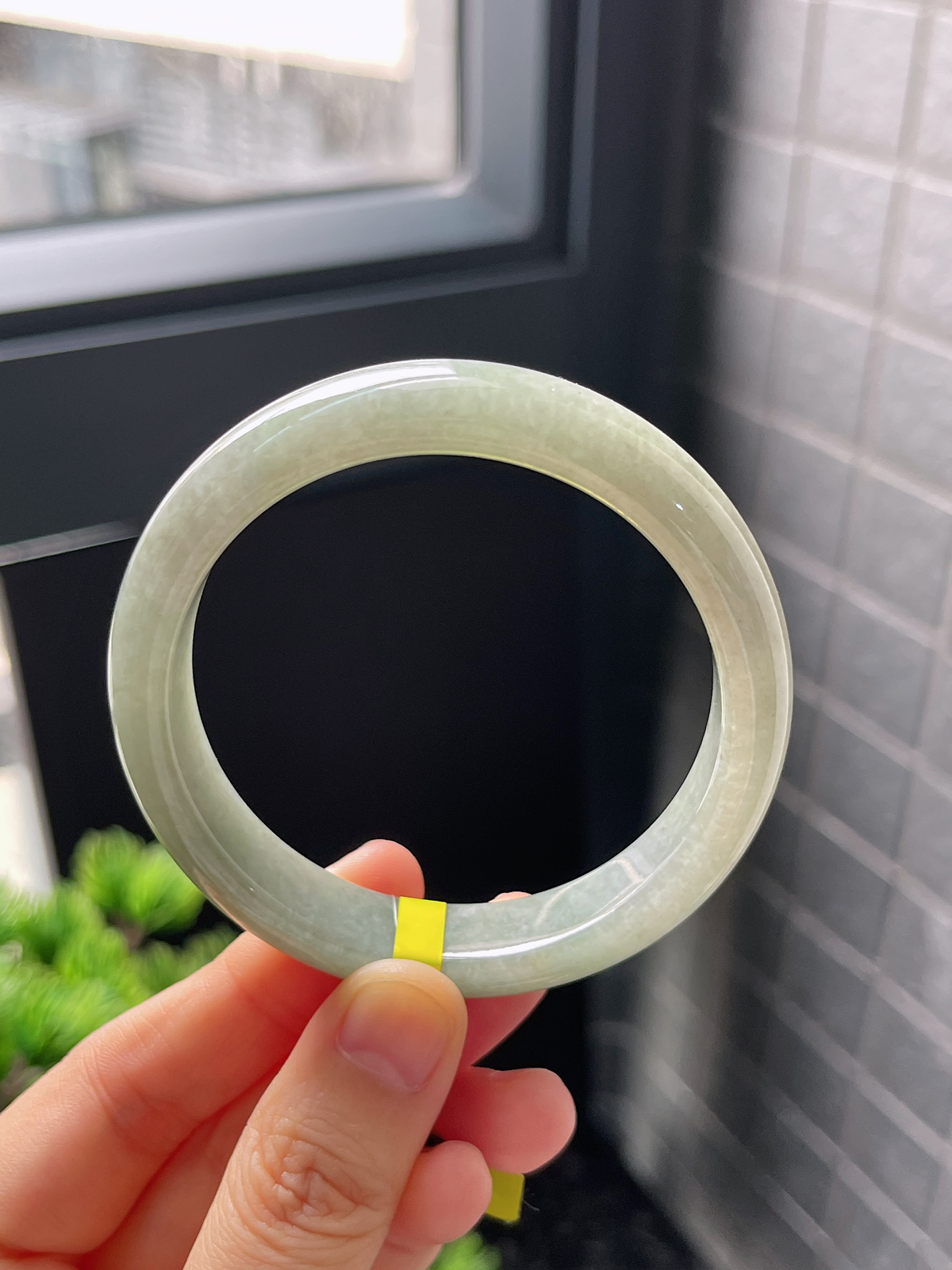 正圈54.2圈口，翡翠糯化种淡绿色手镯
