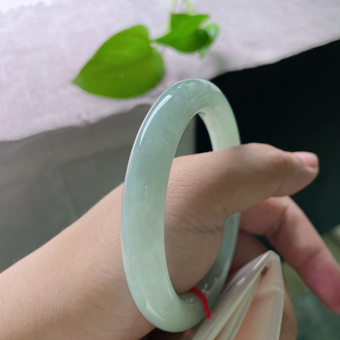 绿底圆条，水润细腻，种老，淡雅倾心，佩戴减龄，显白，无裂，ss50717a