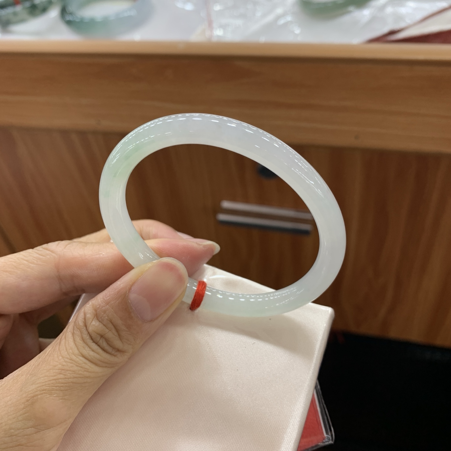 飘绿贵妃翡翠手镯 54-46.4-6.9-6.7