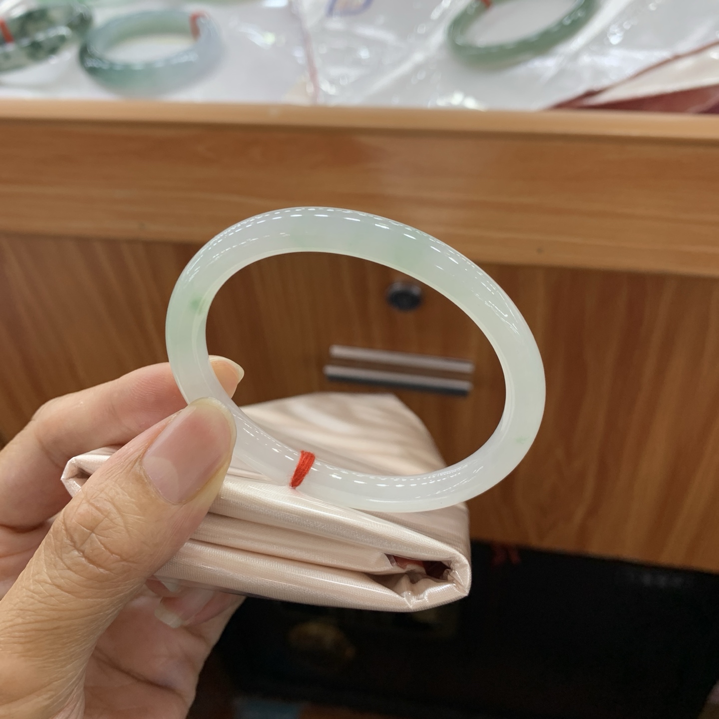 飘绿贵妃翡翠手镯 54-46.4-6.9-6.7