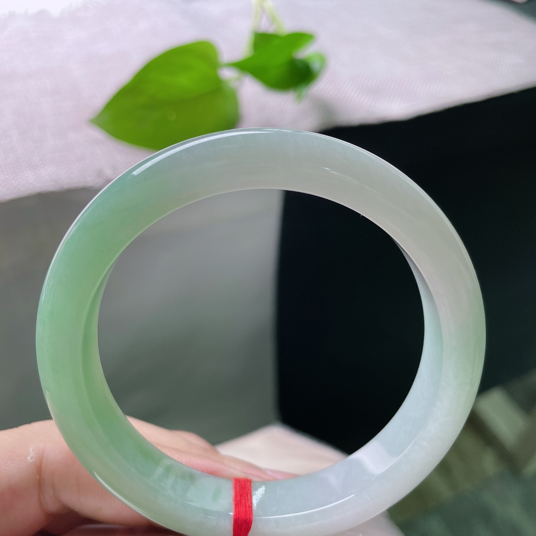 淡绿底正圈，小清新，腕间的一片芳草地，连呼吸都是新鲜的，皮纹，ss52240a