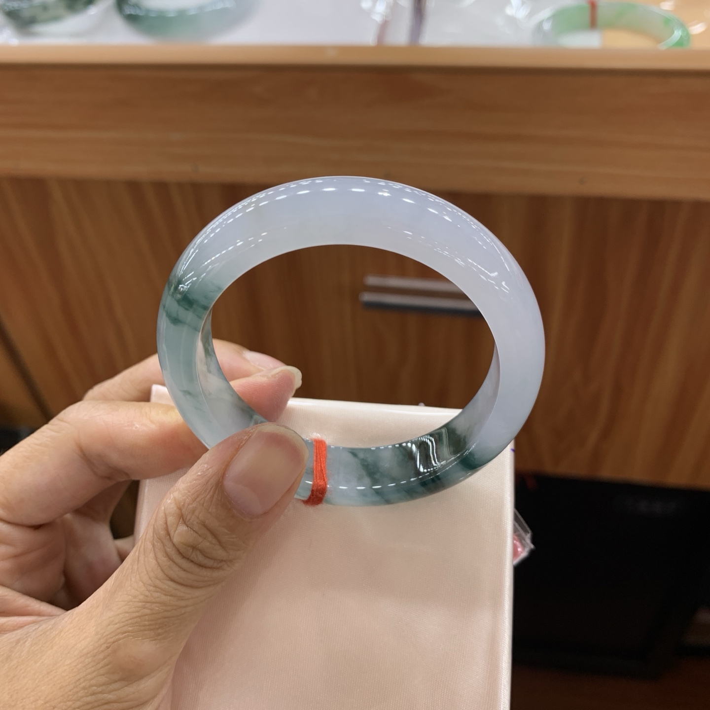 051812CK 飘花正圈翡翠手镯 52.1-13-8.3