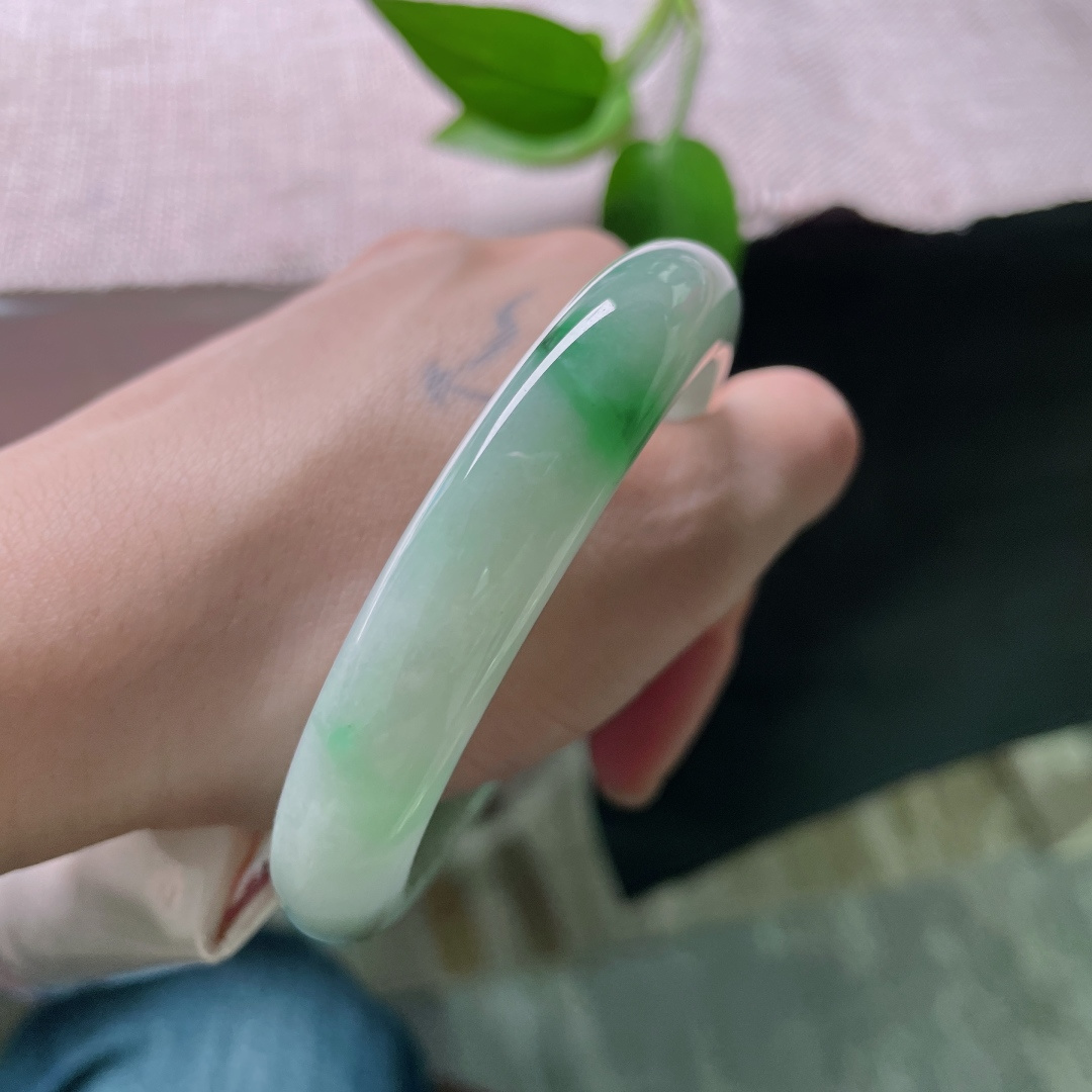 飘绿正圈，底子细腻，清爽，简约不简单，一点皮纹，ss52560a