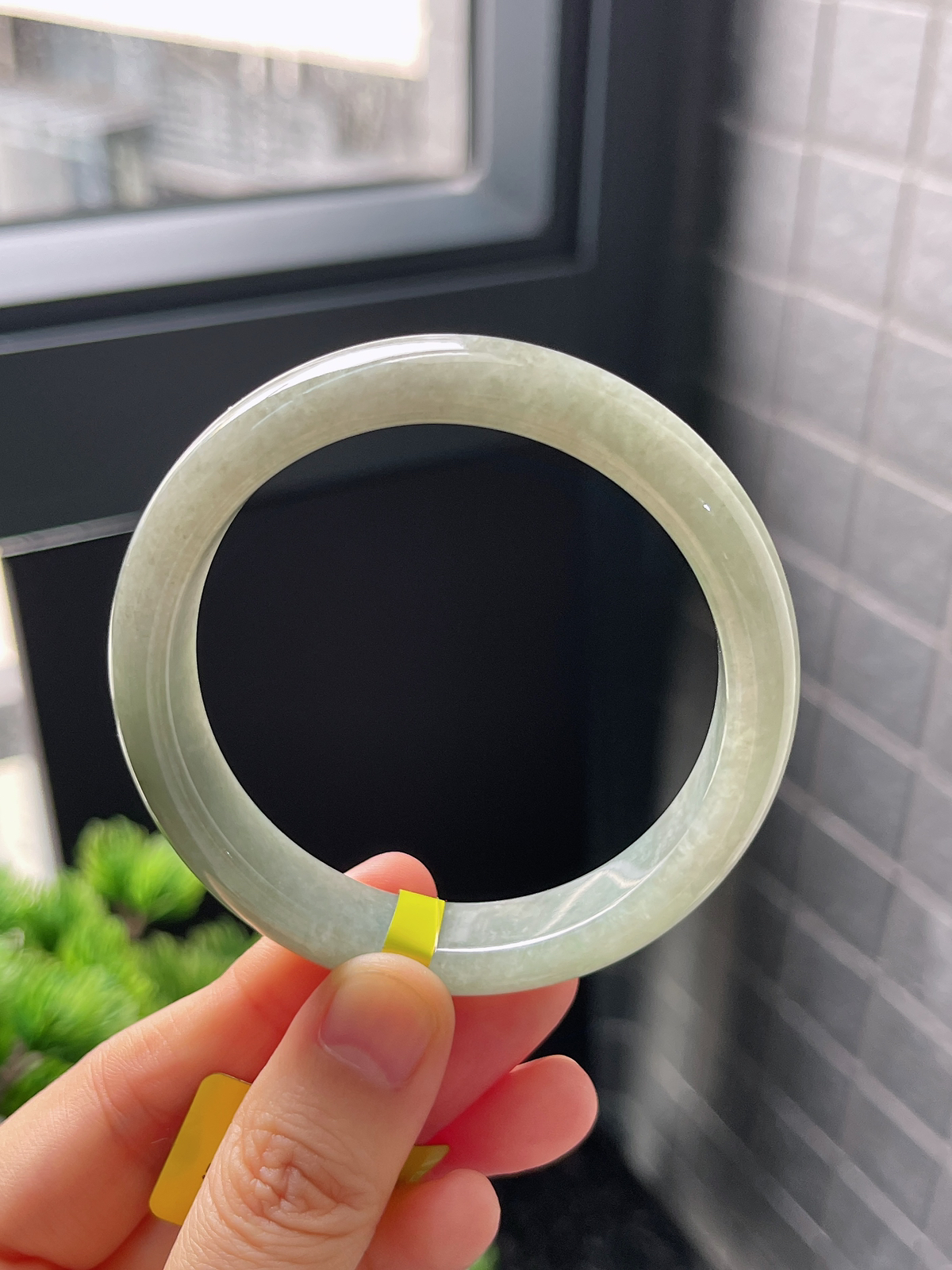 正圈54.2圈口，翡翠糯化种淡绿色手镯