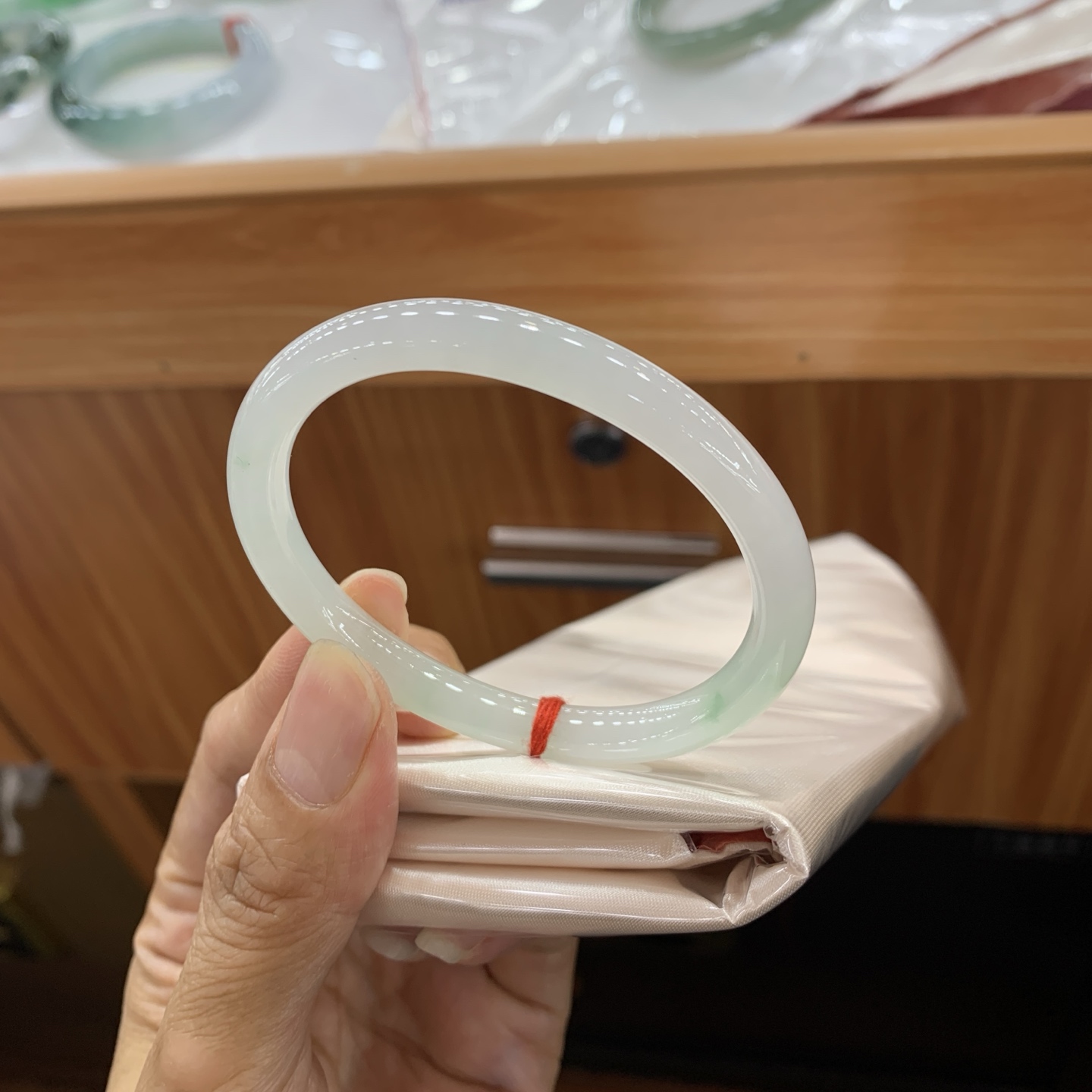 飘绿贵妃翡翠手镯 54-46.4-6.9-6.7