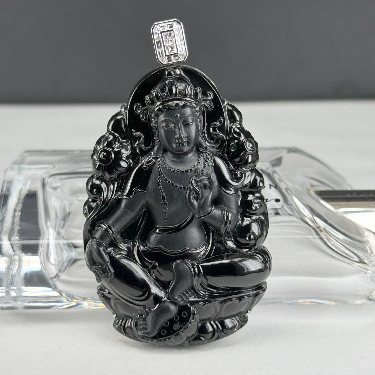 精品18k金墨翠度母 种好色正 黑度极好 打灯通透 油性十足 老种好色正  尺寸68.8