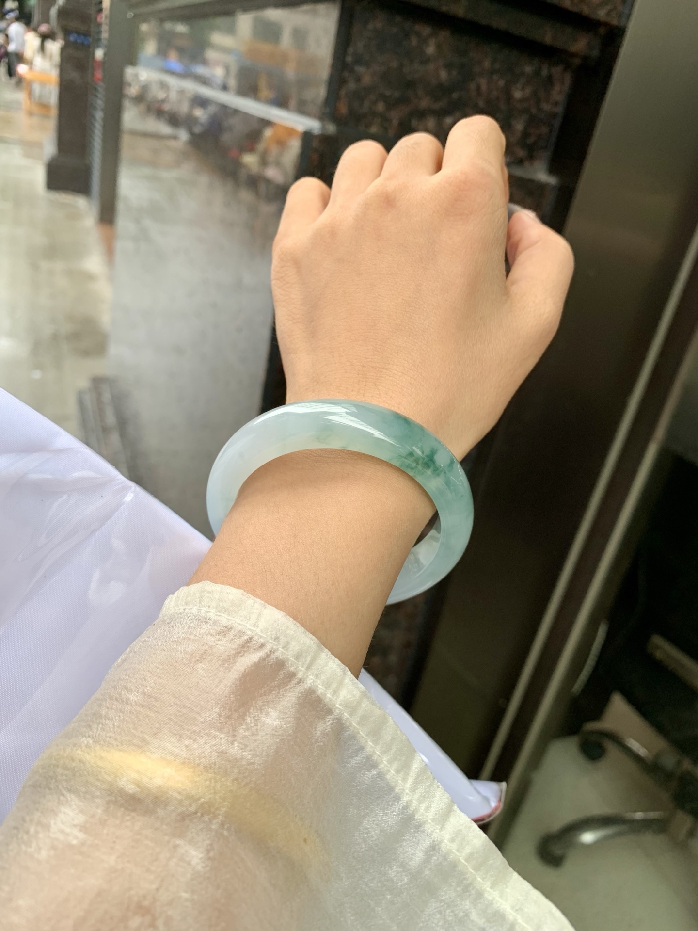 冰飘花正圈 54.6-8.7-13.3 0519-N766 打灯细纹，底妆冰润细腻，冰底中开出了朵朵蓝花，飘花灵动飘逸，勾勒出一幅唯美诗意的山水意境画，古典优雅又秀气