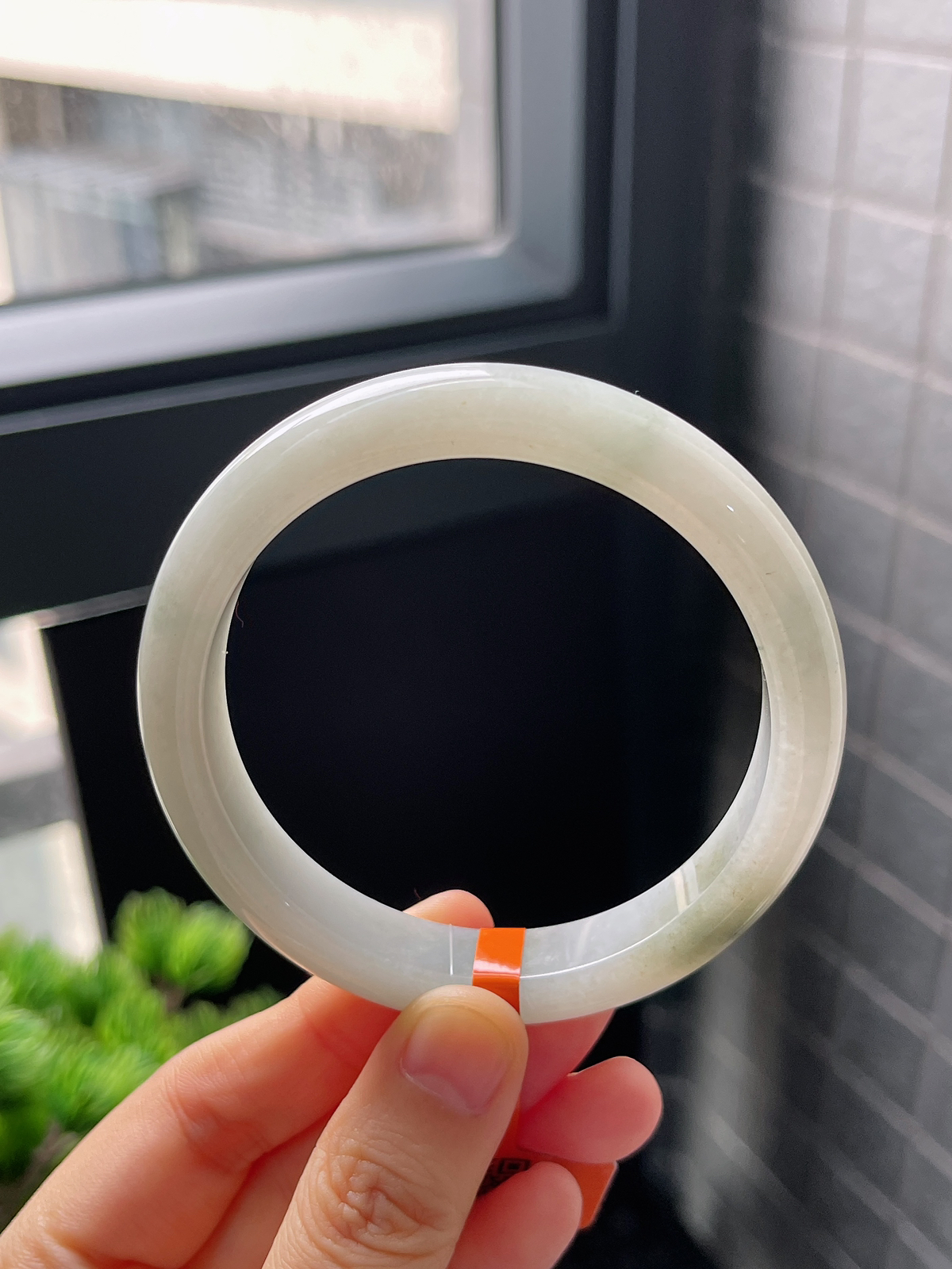 正圈58.2圈口，翡翠糯化种淡绿色手镯