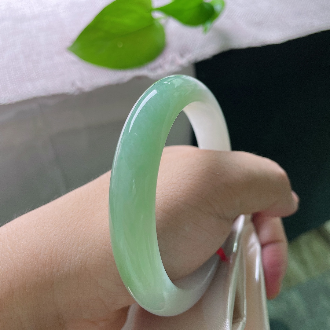 淡绿底正圈，小清新，腕间的一片芳草地，连呼吸都是新鲜的，皮纹，ss52240a