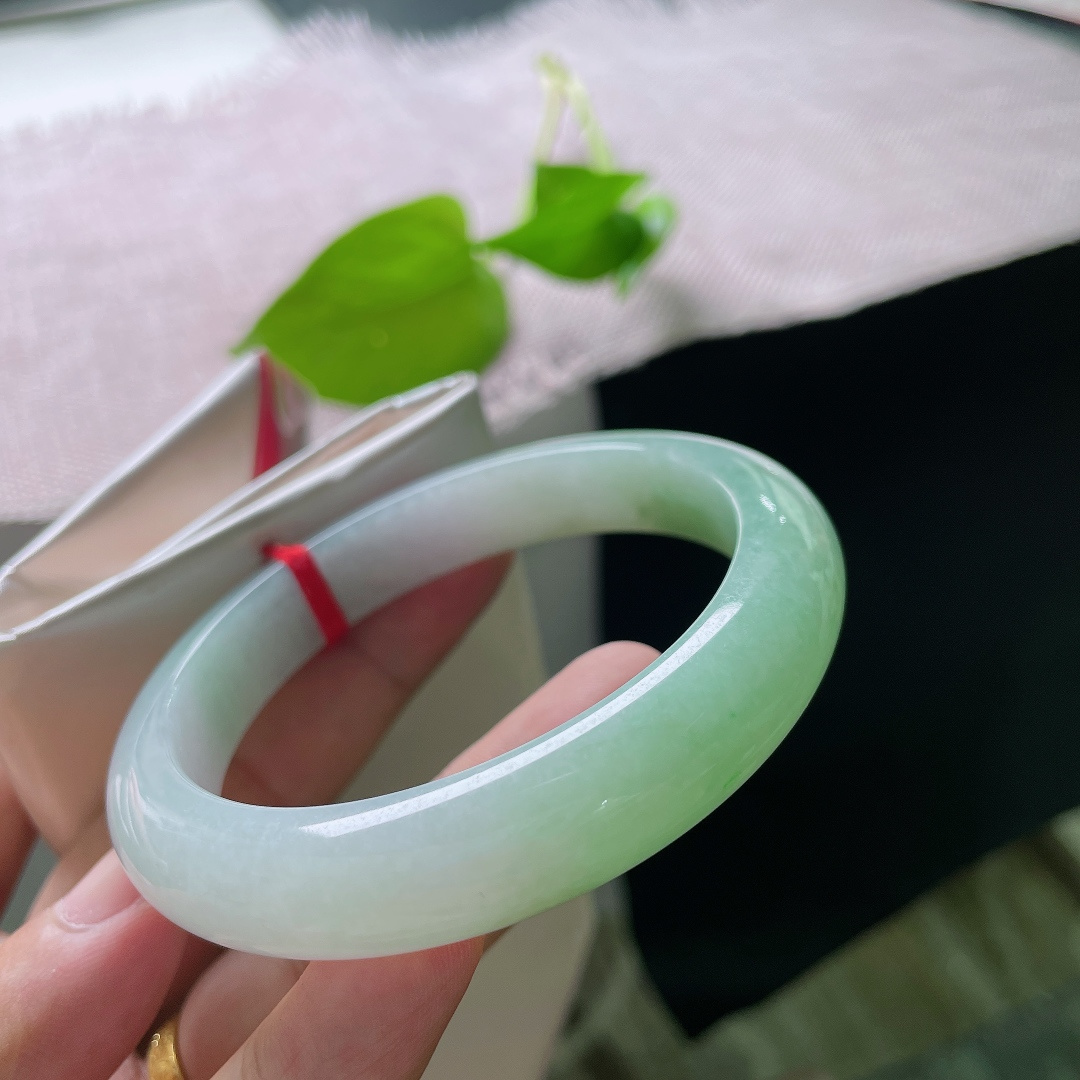 淡绿底正圈，小清新，腕间的一片芳草地，连呼吸都是新鲜的，皮纹，ss52240a