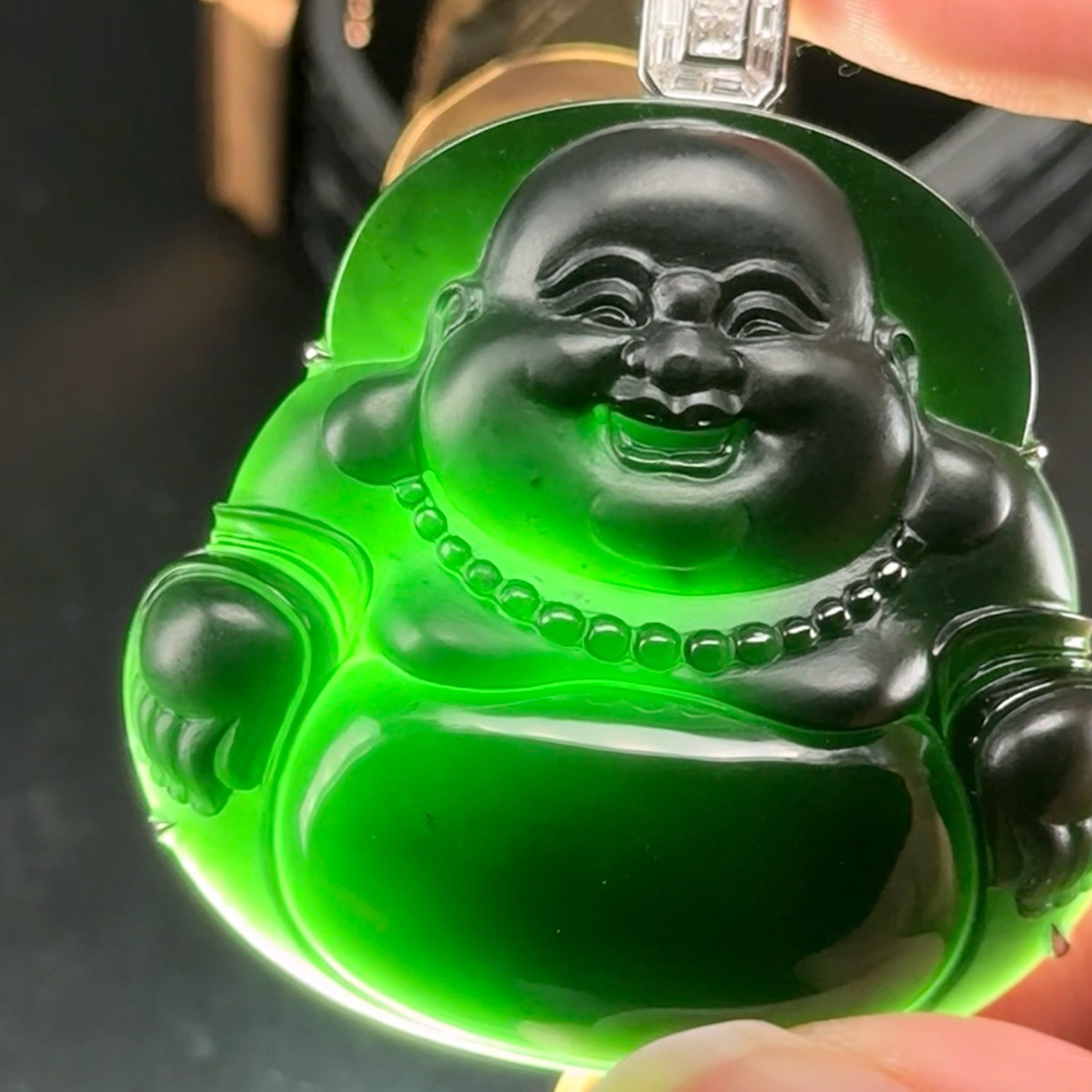 墨翠大肚佛 打灯通透 油性十足 种好色正 黑度极好  尺寸52.5