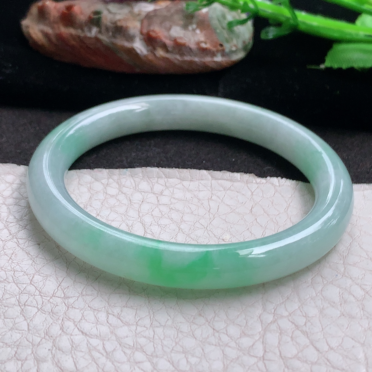n小圈口51*8.2*7.5叮当镯 缅甸翡翠a货玉手镯飘绿圆条珠宝玉手环 美人镯