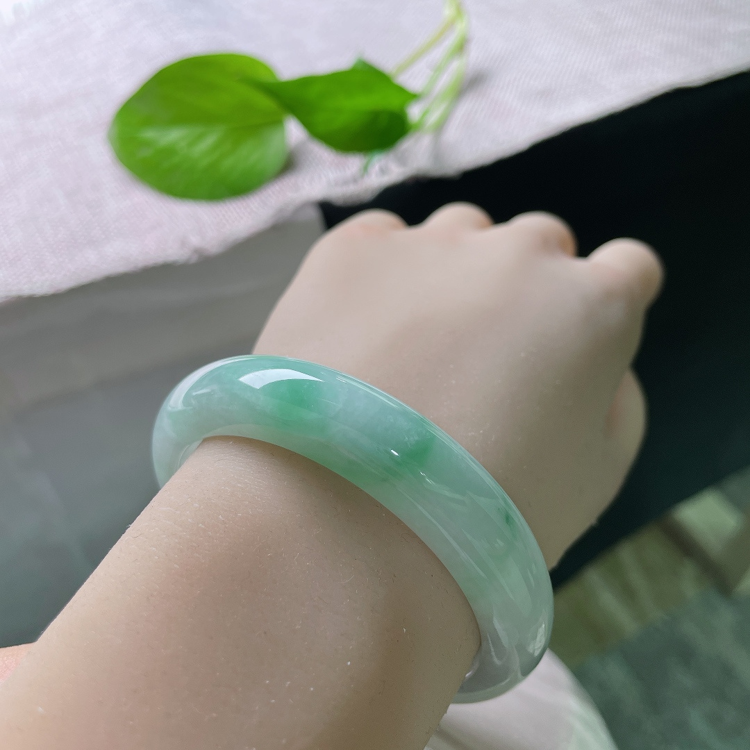 绿底正圈，水润细腻，一抹绿色，翠色伊人，皮纹，ss53165a
