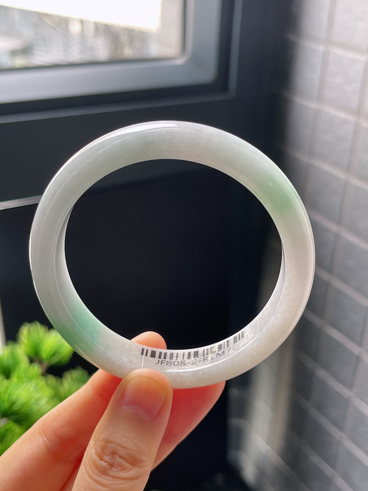 正圈58圈口，翡翠糯化种飘绿手镯