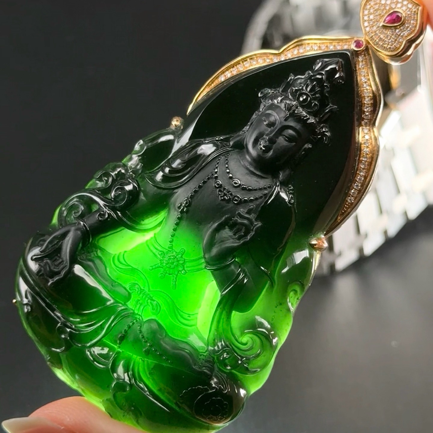 精品18k墨翠观音 种好色正 黑度极好 打灯通透 油性十足 尺寸77.1