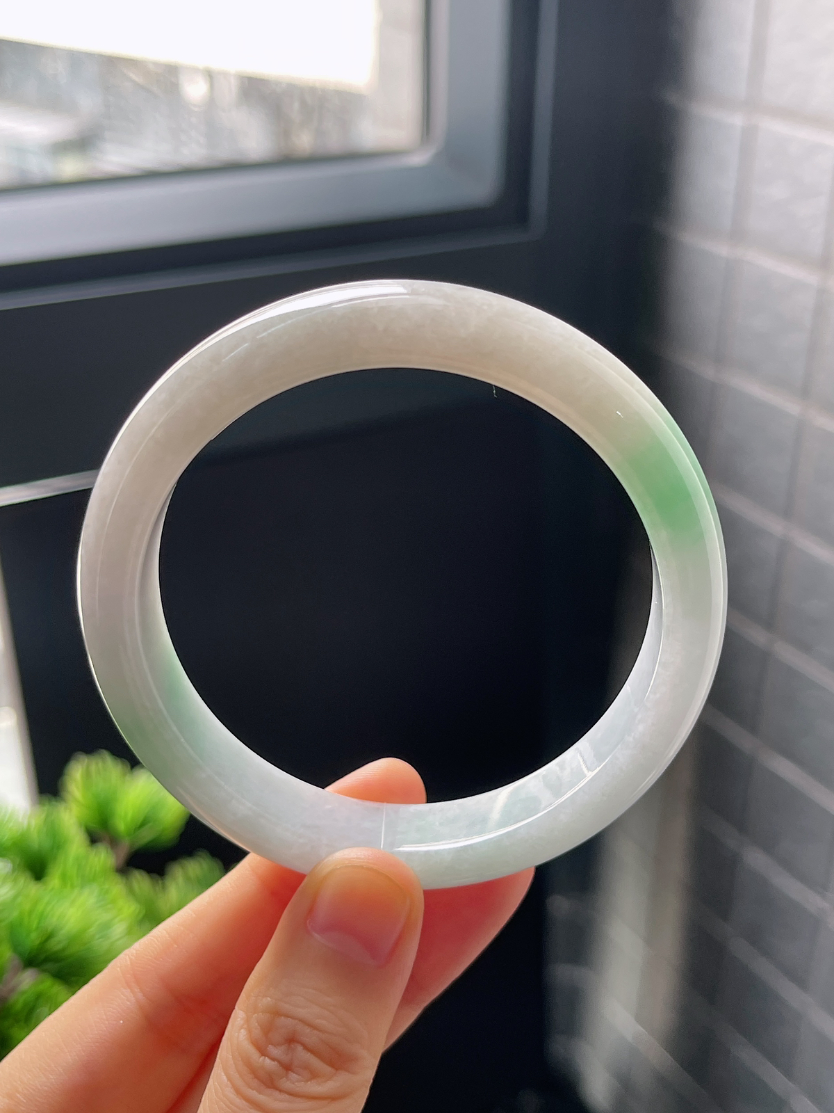正圈58圈口，翡翠糯化种飘绿手镯