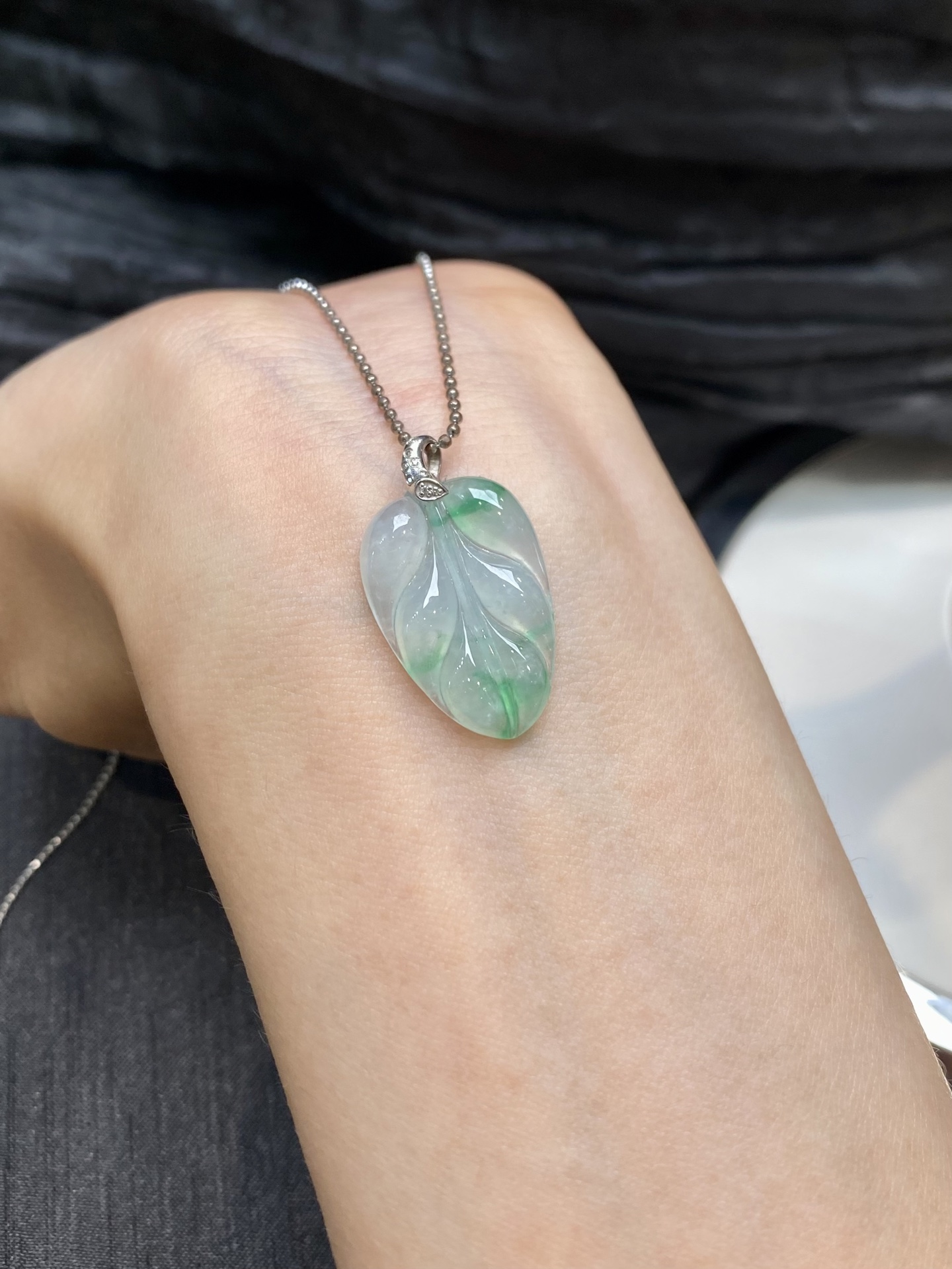冰飘绿花叶子吊坠·金 整·27.2-15.6-3.8mm 裸·23-15.6-3.8mm