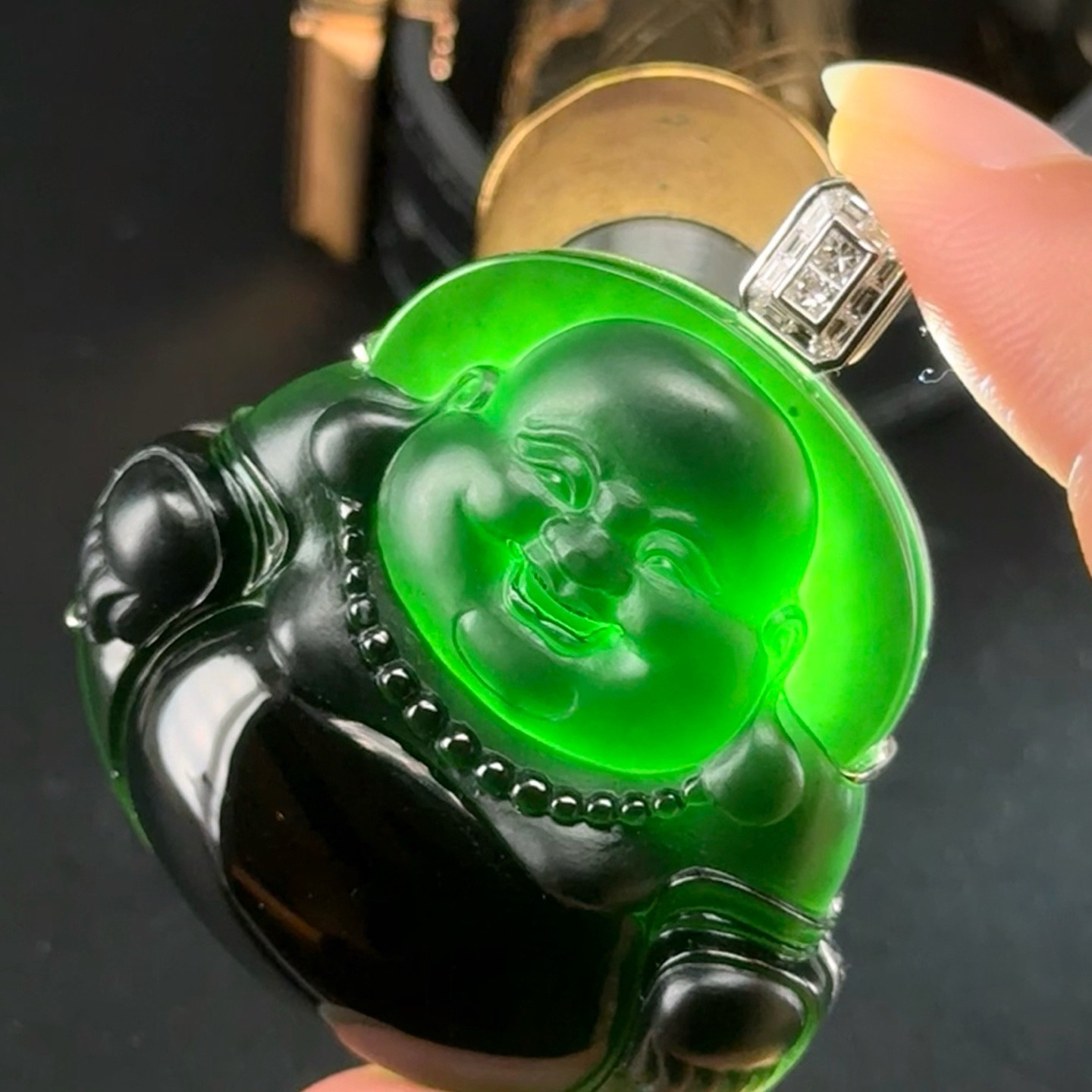 墨翠大肚佛 打灯通透 油性十足 种好色正 黑度极好  尺寸52.5