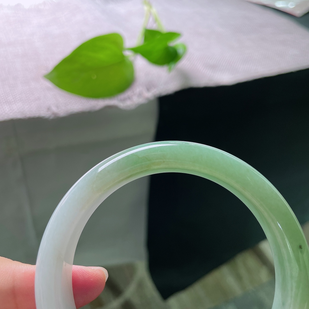 淡绿底正圈，小清新，腕间的一片芳草地，连呼吸都是新鲜的，皮纹，ss52240a