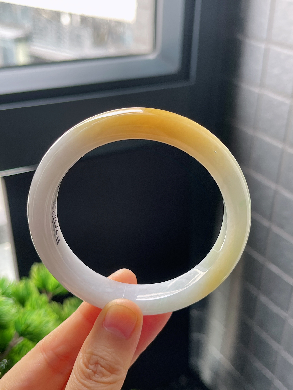 正圈57.5圈口，翡翠糯化种淡黄色手镯