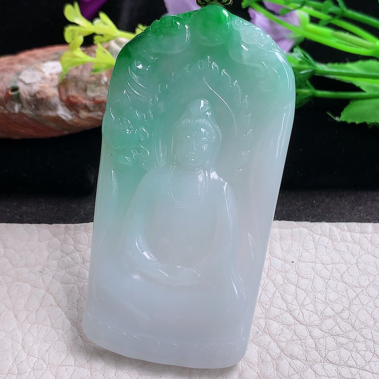 Yl实拍73.8*38.8*5.6天然缅甸翡翠俏绿精雕观音菩萨吊坠