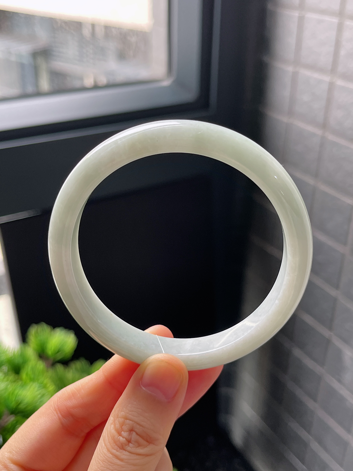 正圈59圈口，翡翠糯化种白色手镯