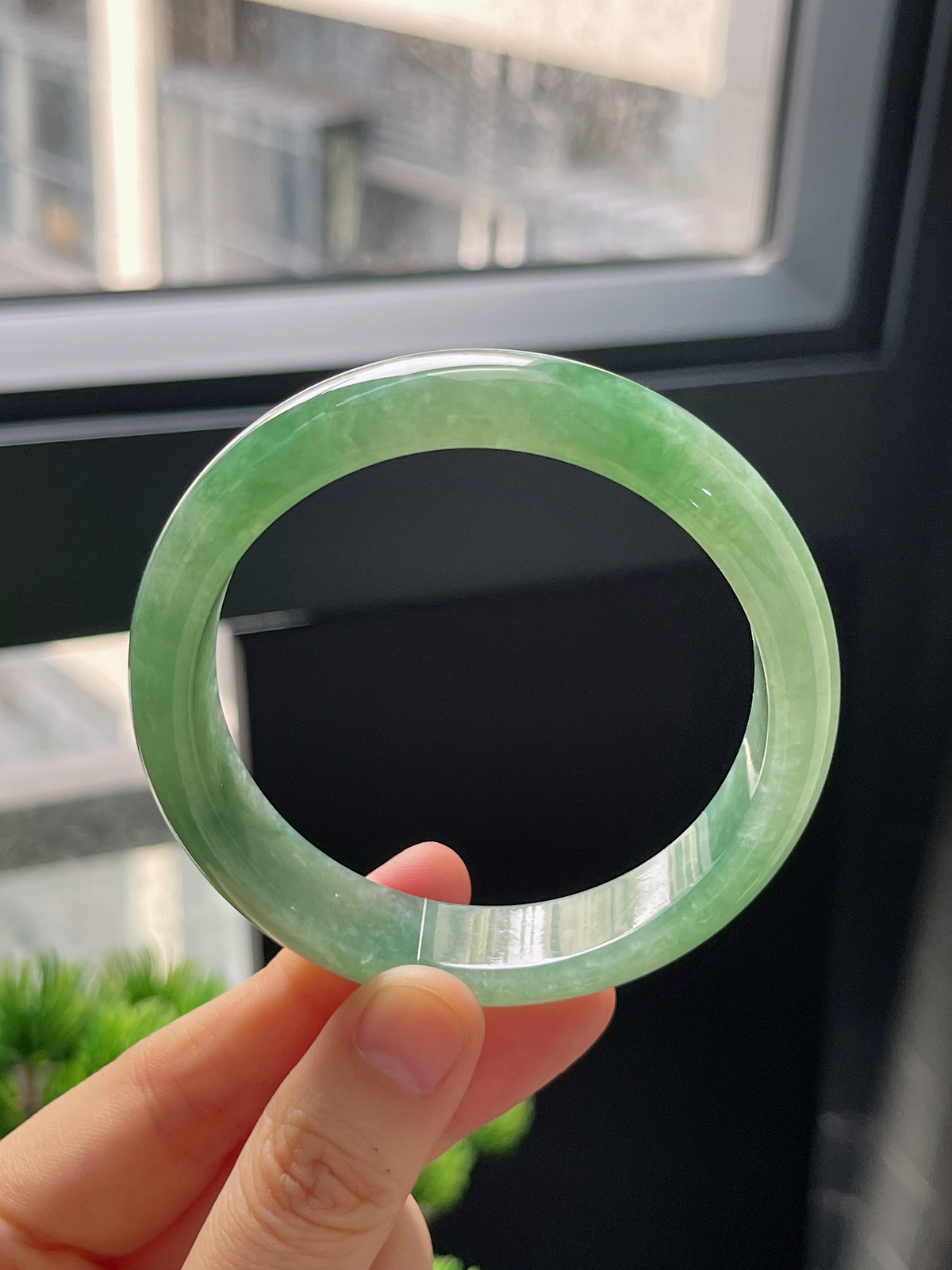 正圈56.5圈口，翡翠糯化种绿色手镯