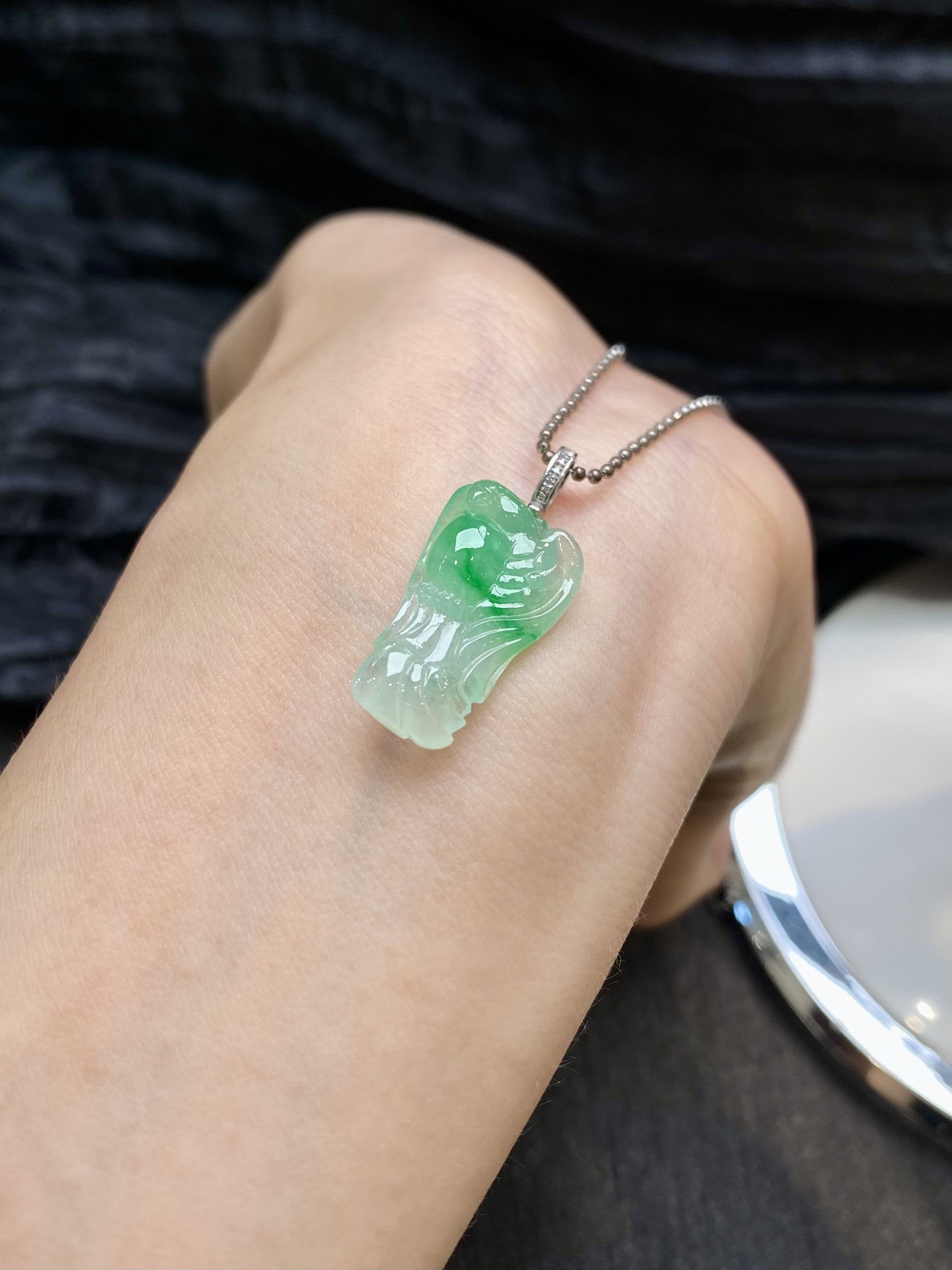 冰飘绿花鹰吊坠·金 整·27.4-12.5-5.2mm 裸·21.6-12.5-5.2mm