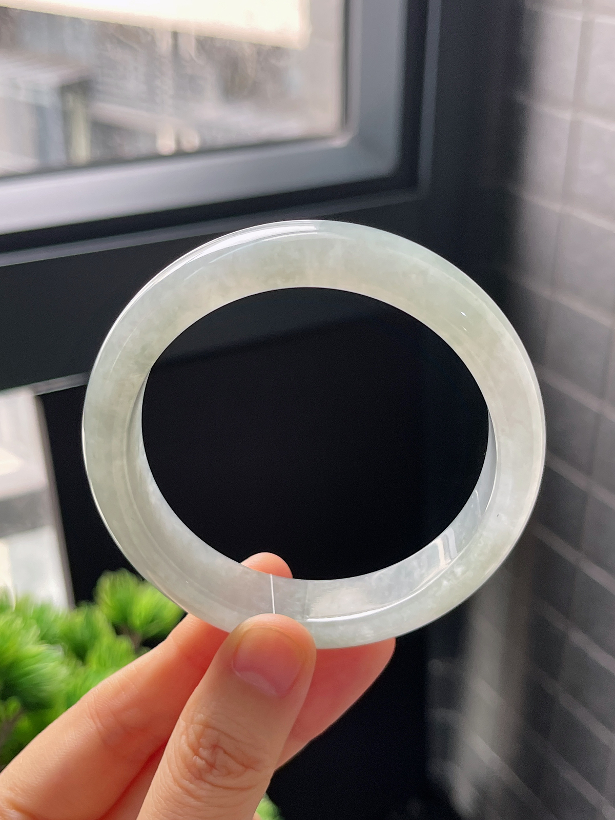 正圈57圈口，翡翠冰糯种白色手镯