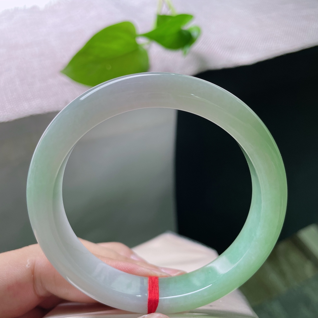 淡绿底正圈，小清新，腕间的一片芳草地，连呼吸都是新鲜的，皮纹，ss52240a