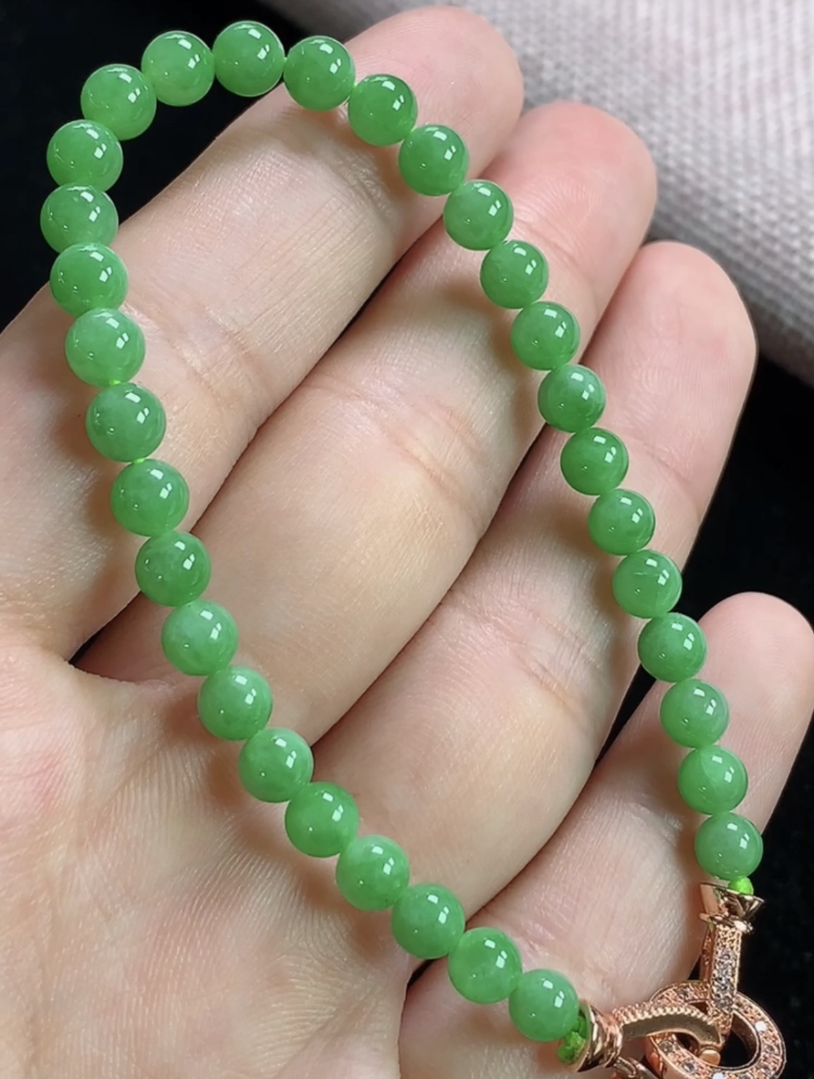 满绿玉珠手串，尺寸4.9-5.1mm..