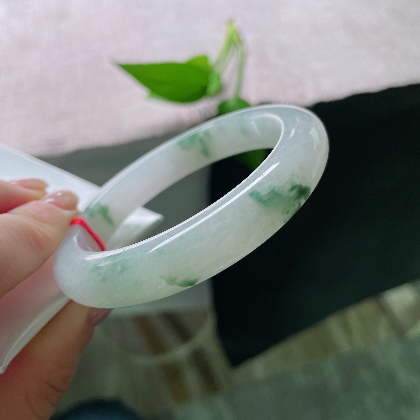56.4/11.6/8.8，飘花正圈，白底为纸，如墨渲染，灵动充满活力，皮纹ss52376a