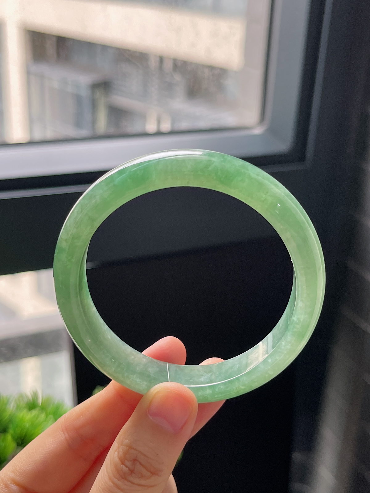 正圈56.5圈口，翡翠糯化种绿色手镯