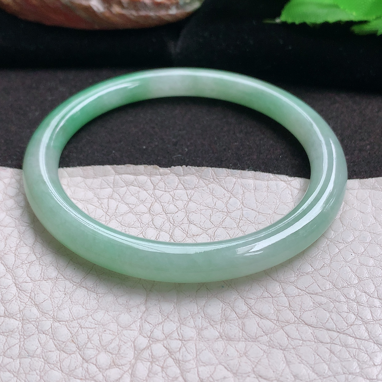 xx实拍53.5*6.3*7.2叮当镯 翡翠a货玉手镯飘绿圆条珠宝玉手环 美人镯