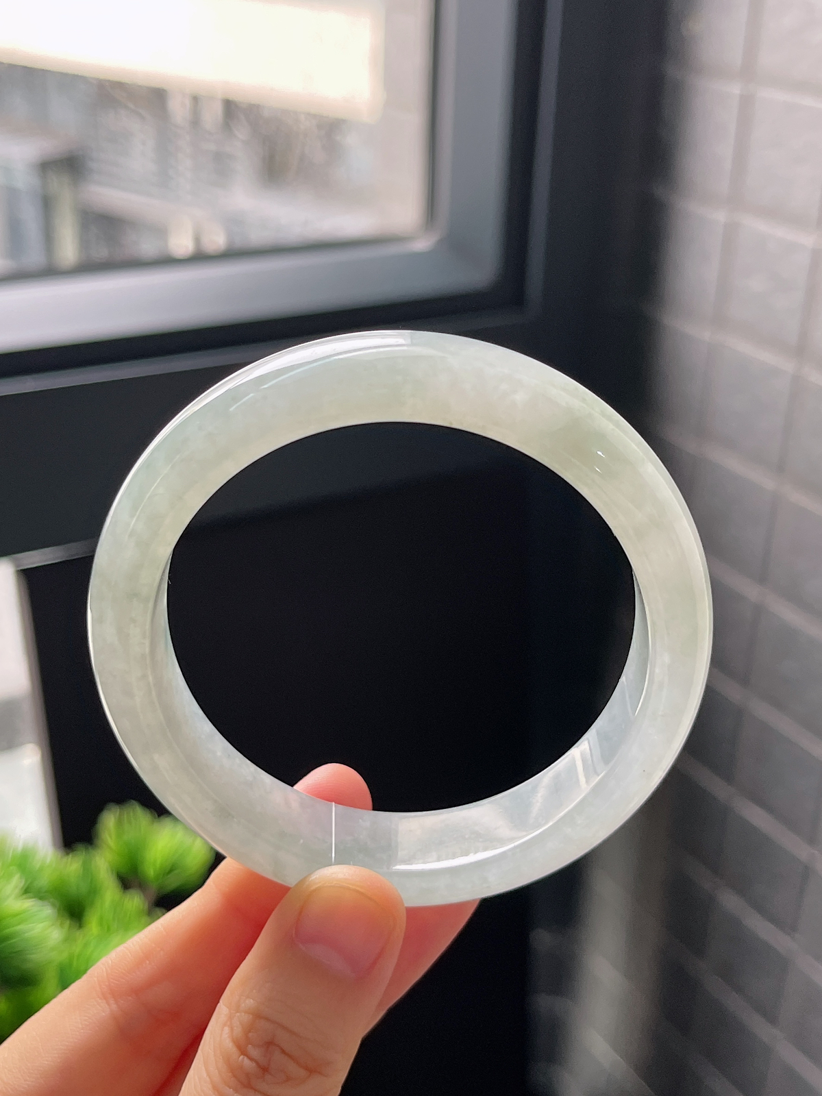 正圈57圈口，翡翠冰糯种白色手镯