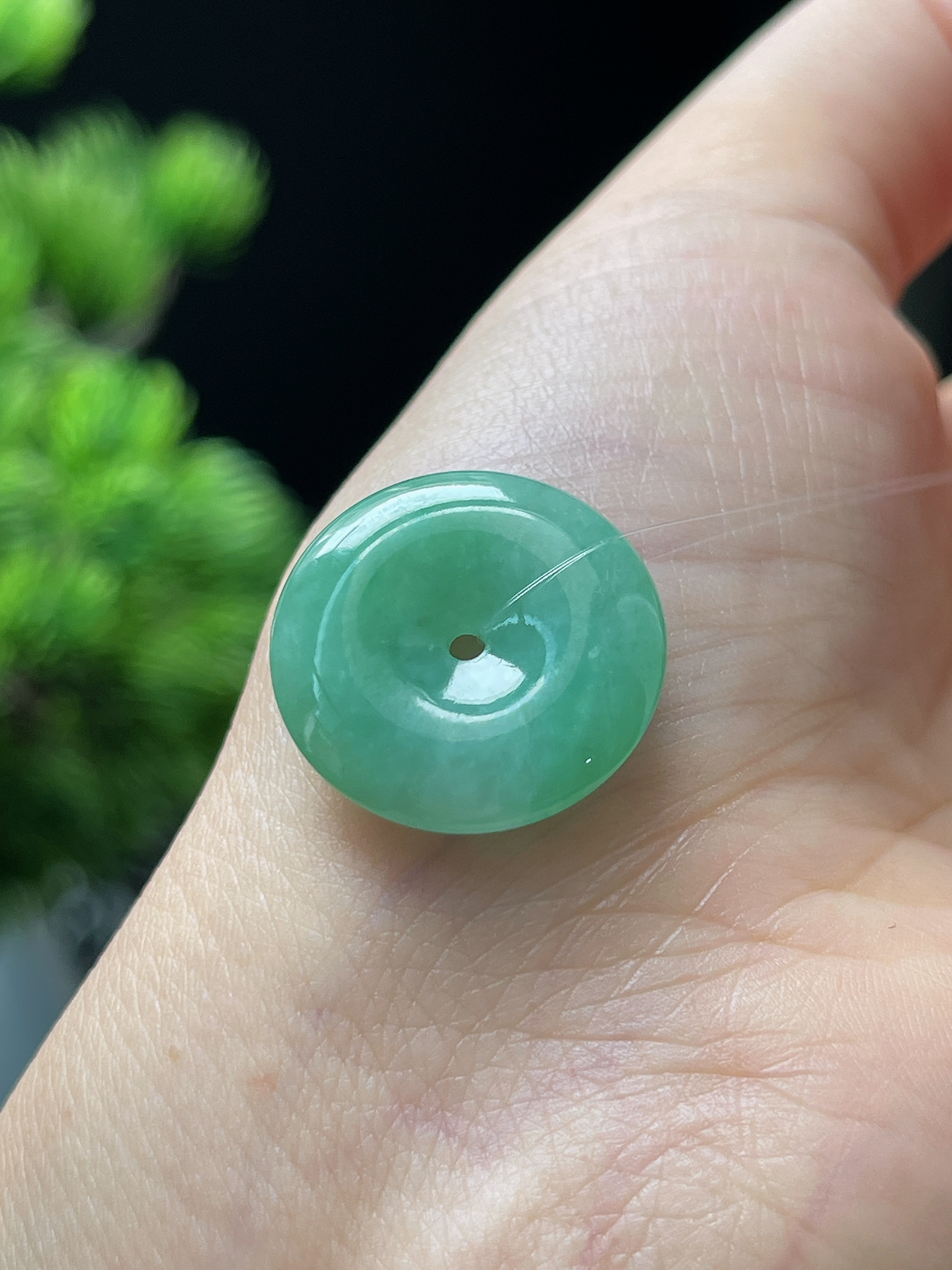 翡翠糯化种绿色平安扣