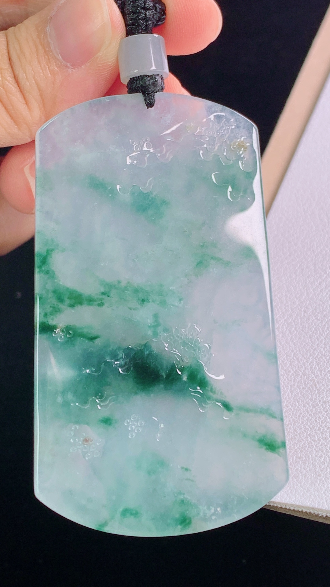 冰飘花山水牌，花色灵动，底子细腻，无裂，尺寸:76.0-67.6-38.7-6.6mm 17