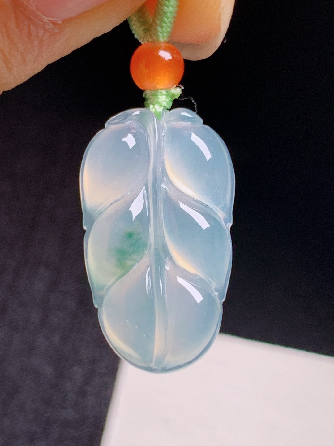 冰种飘花树叶，灵动飘逸，冰感十足，金枝玉叶