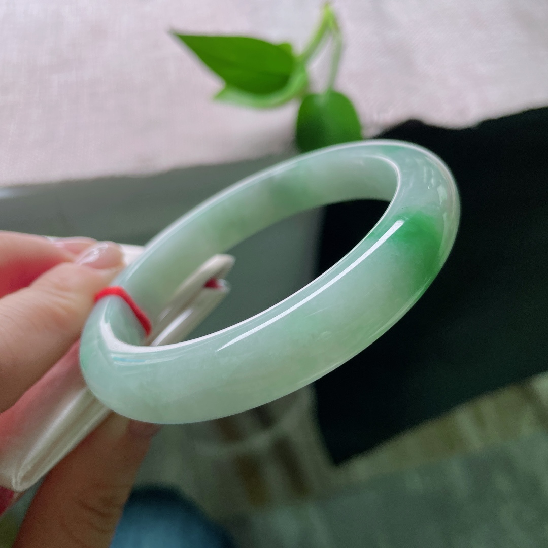 飘绿正圈，底子细腻，清爽，简约不简单，一点皮纹，ss52560a